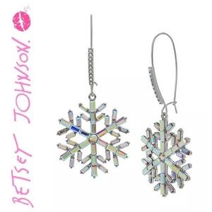 NEW Betsey Johnson Faux Stone Snowflake Dangle Earrings ❄️